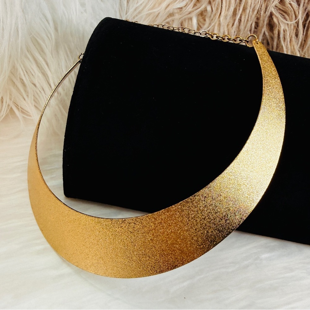 Vintage aged, goldtone, metal choker necklace